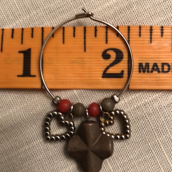 VINTAGE EARRINGS SILVER TONE 1” HOOPS AVOCADO RED BEADS HEARTS DANGLERS - #483 - Picture 7 of 9